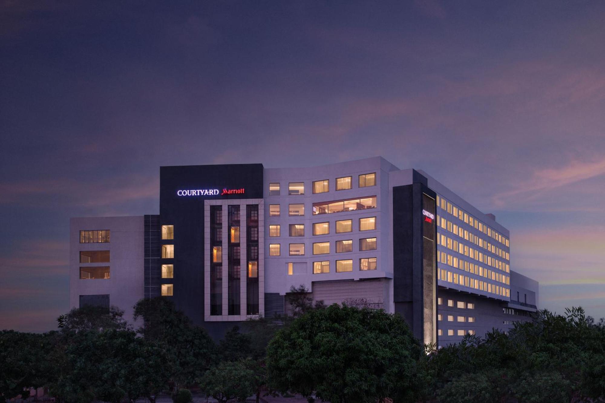 Courtyard By Marriott Bhopal Hotel Екстериор снимка