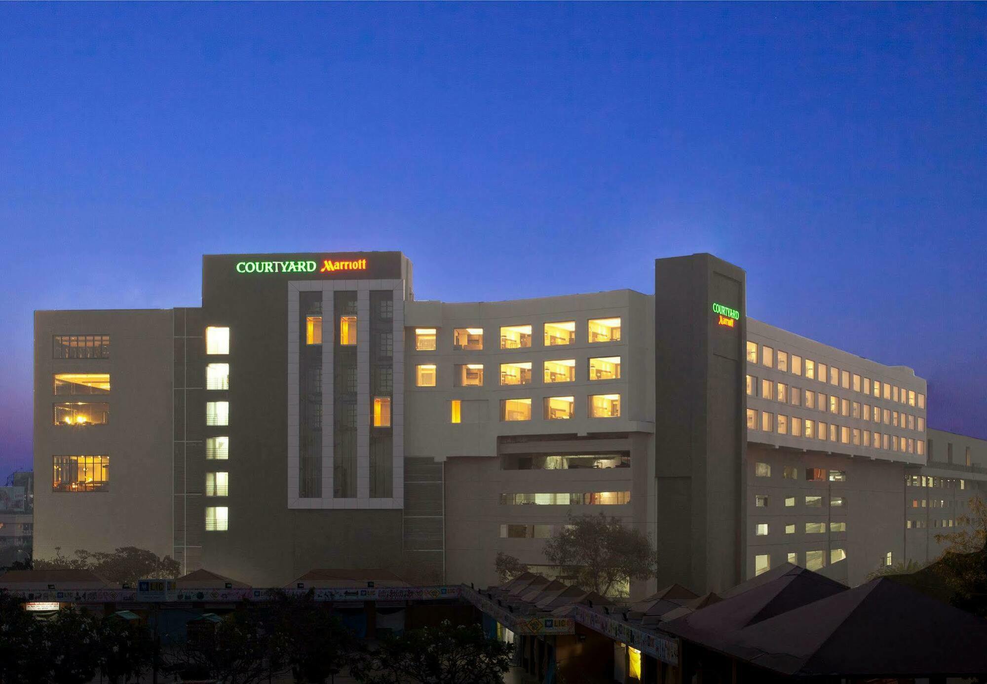 Courtyard By Marriott Bhopal Hotel Екстериор снимка